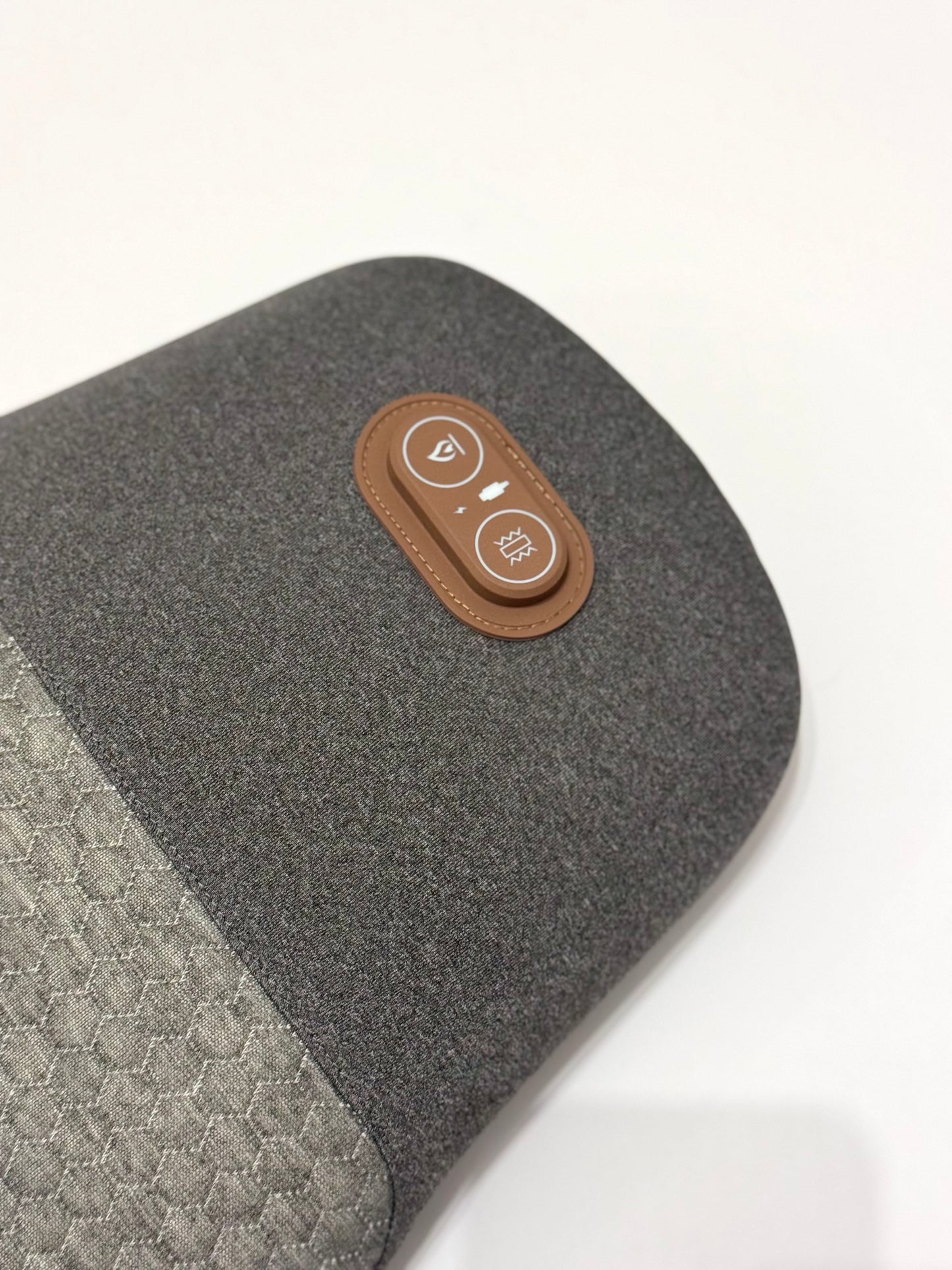 RELAXY™ – PODUSZKA LĘDŹWIOWA Z MASAŻEM 3D SHIATSU, PODGRZEWANIE, USB-C, ULGA DLA PLECÓW 24/7